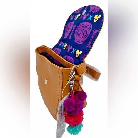 Disney Parks Minnie Mouse Mexico Crossbody Epcot Embossed Handbag Crossbody - Picture 4 of 6